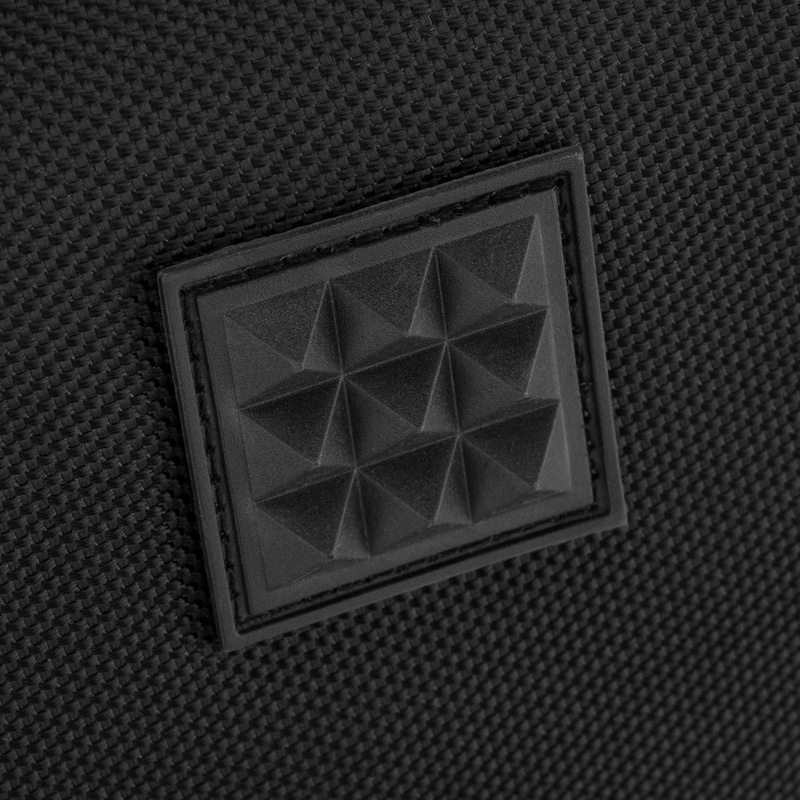 Sportowa torba treningowa z poliestru w czarnym kolorze - Peterson