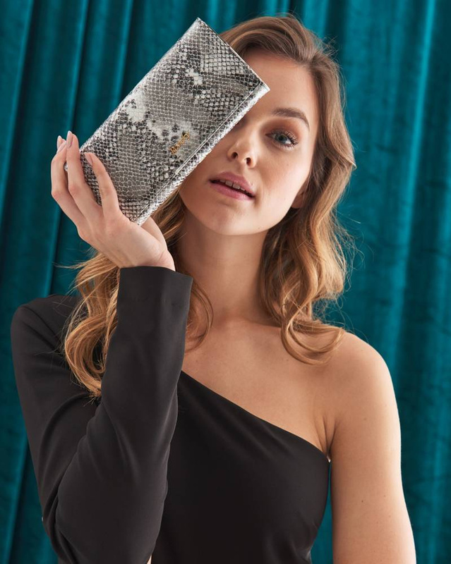 Rovicky skórzany damski portfel podłużny duży wzór skóra węża system RFID