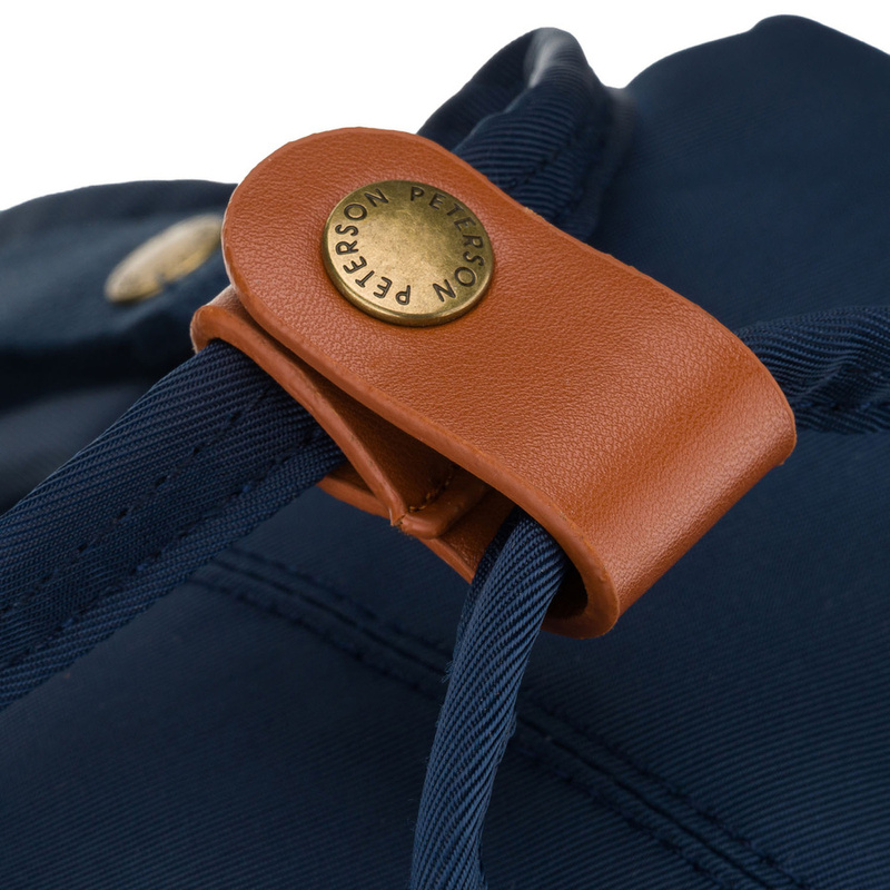 Granatowo-brązowy plecak damski z poliestru i skóry ekologicznej, zamykany suwakiem - Peterson