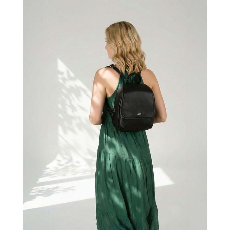 Czarny, miejski plecak damski ze skóry ekologicznej - Rovicky