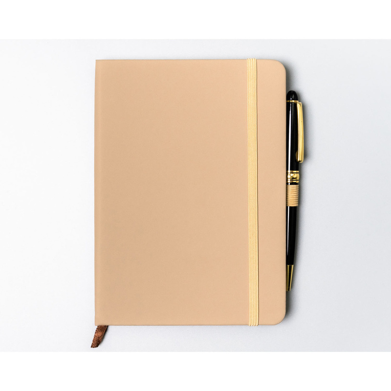 Notes w formacie B6 w kolorze khaki zadrukowany w linie, wyposażony w pętelkę na długopis - Peterson