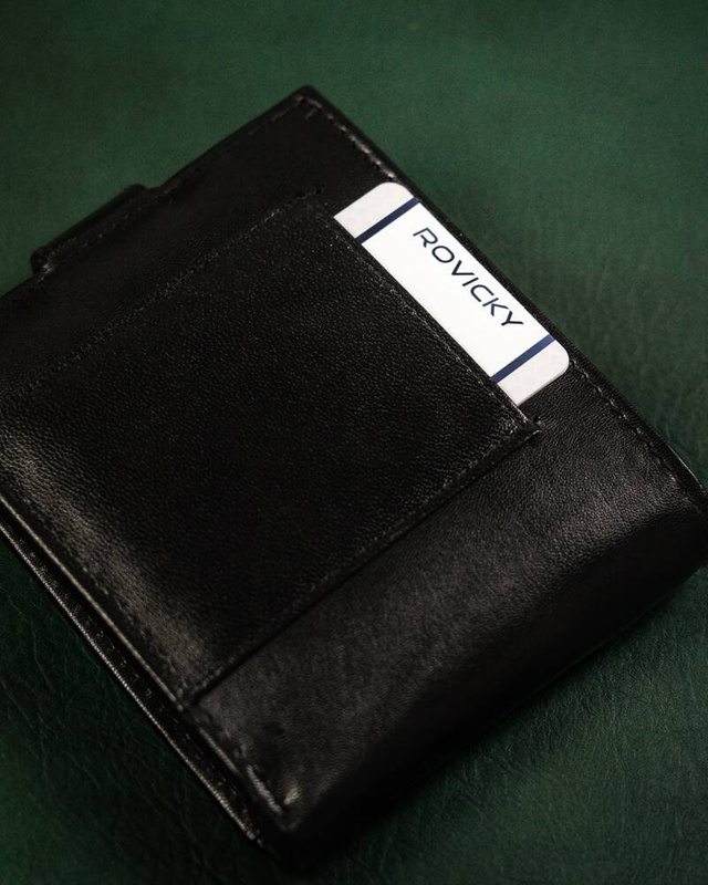Skórzany zapinany męski portfel z RFID od Rovicky
