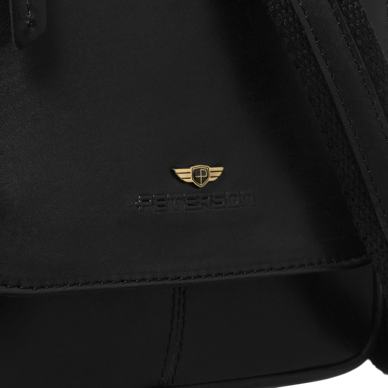Skórzana, czarna torba męska na ramię zamykana suwakiem i klipsem magnetycznym - Peterson