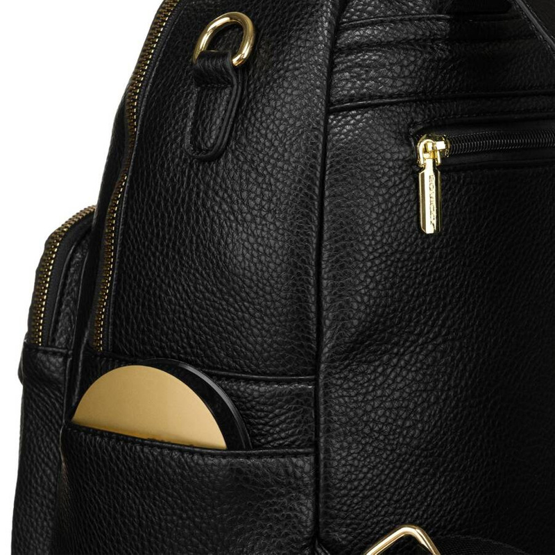 Elegancki plecak damski z bocznymi kieszeniami wykonany ze skóry ekologicznej w beżowym kolorze - Rovicky