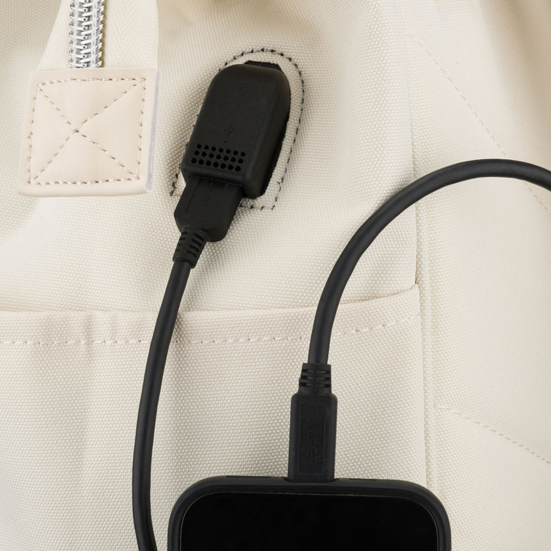 Plecak damski z poliestru w kolorze ecru z miejscem na laptopa i portem USB - Peterson