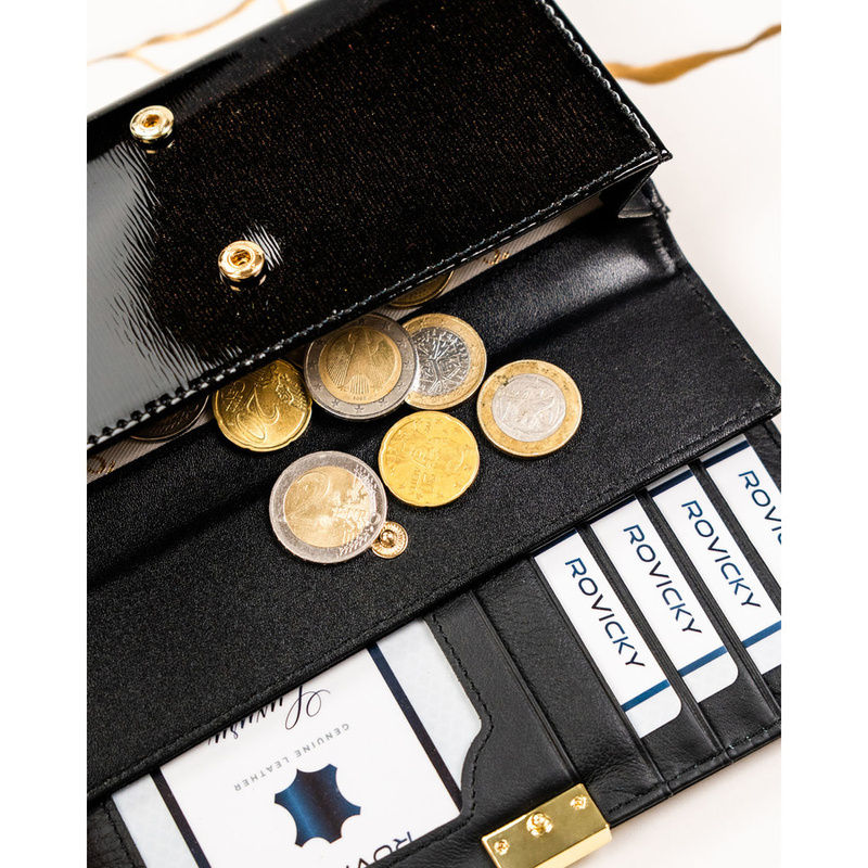 Duży portfel damski z lakierowanej skóry naturalnej w czarnym kolorze zamykany na zatrzask - Rovicky