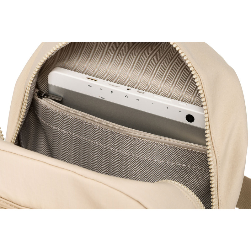 Beżowy, jednokomorowy plecak damski z poliestru zawieszony na regulowanych szelkach - Peterson