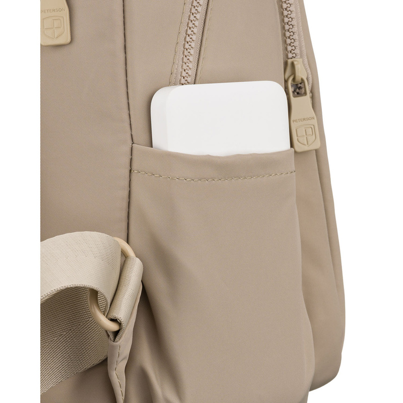 Praktyczny plecak damski wykonany z poliestru w kolorze ecru, jednokomorowy - Peterson