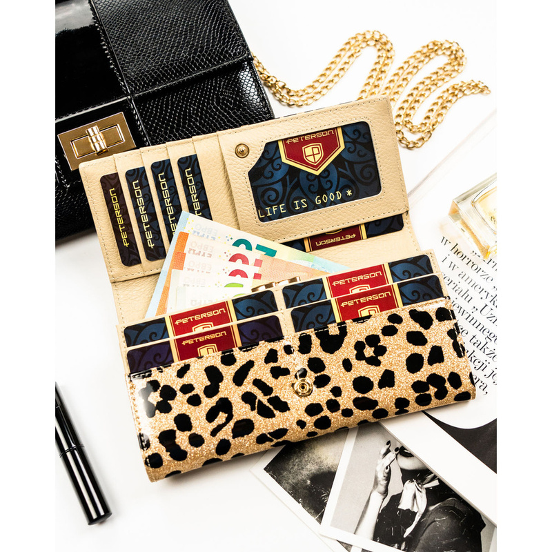 Duży portfel damski ze skóry ekologicznej i naturalnej w złotym kolorze zamykany zatrzaskiem - Peterson