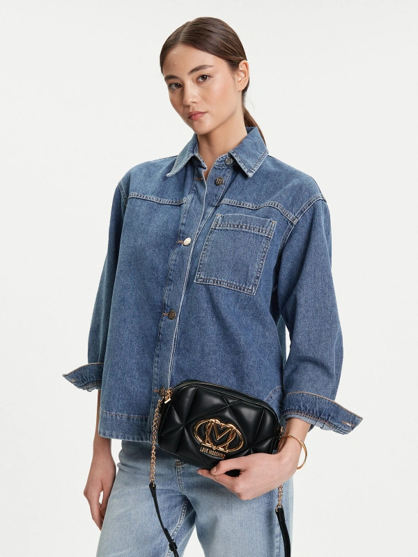 LOVE MOSCHINO – czarna torebka damska na ramię z regulowanym paskiem