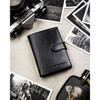 Pionowy portfel męski ze skóry naturalnej w czarnym kolorze w zestawie z brelokiem - Peterson