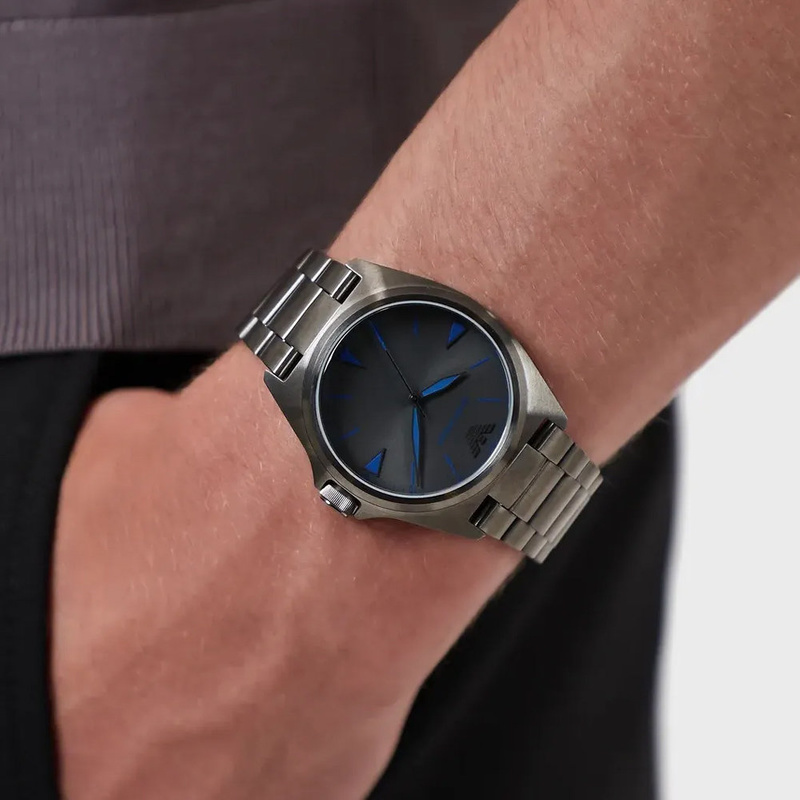Zegarek ARMANI AR11381. Kwarcowy, Kolor szary. Mężczyzna.