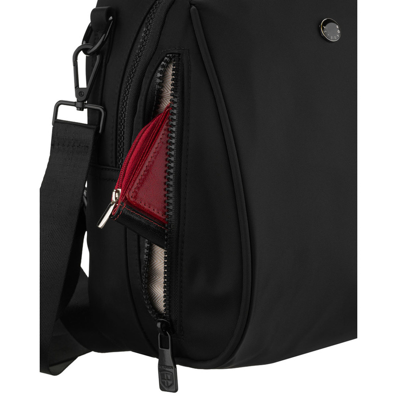 Miejski, czarny plecak damski wykonany z poliestru, zawieszony na regulowanych szelkach - Peterson