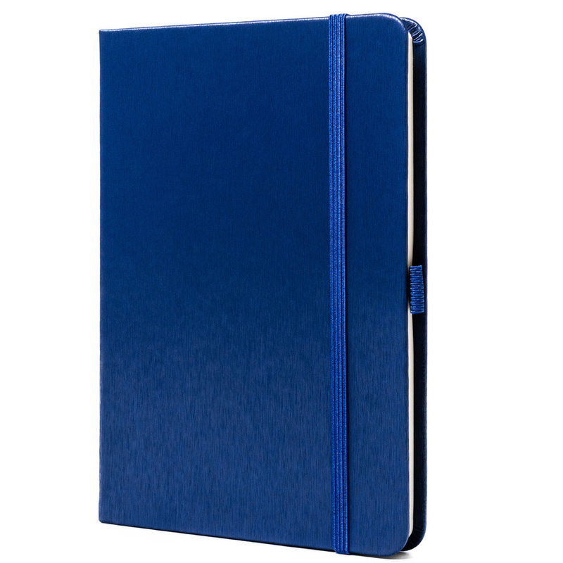 Granatowy notes w formacie B6 zadrukowany w linie, wyposażony w gumkę zamykającą - Peterson