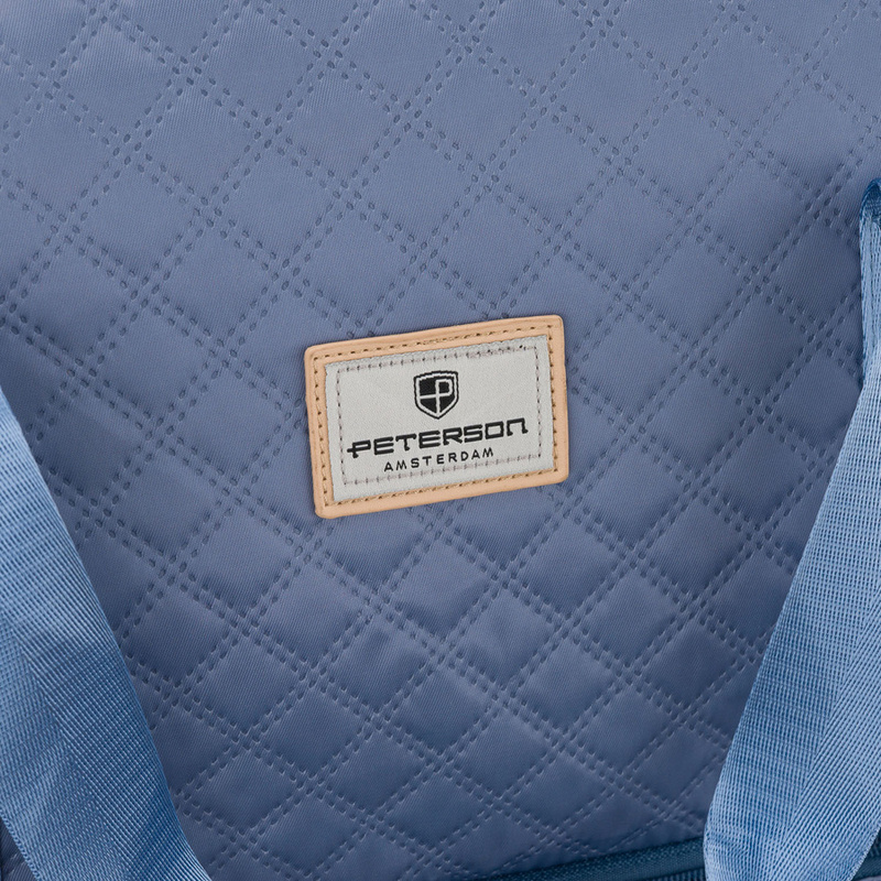 Treningowa torba wykonana z poliestru w niebieskim kolorze, dwukomorowa i zamykana suwakiem - Peterson