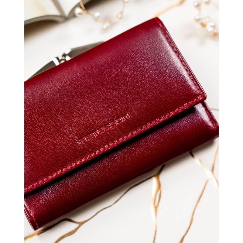 Mały portfel damski ze skóry naturalnej w czerwonym kolorze - Peterson