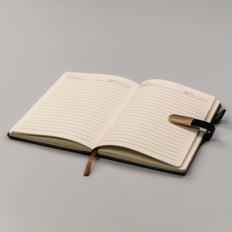 Zestaw prezentowy: czarny, elegancki notes A5 w linie i długopis z czarnym wkładem - Peterson