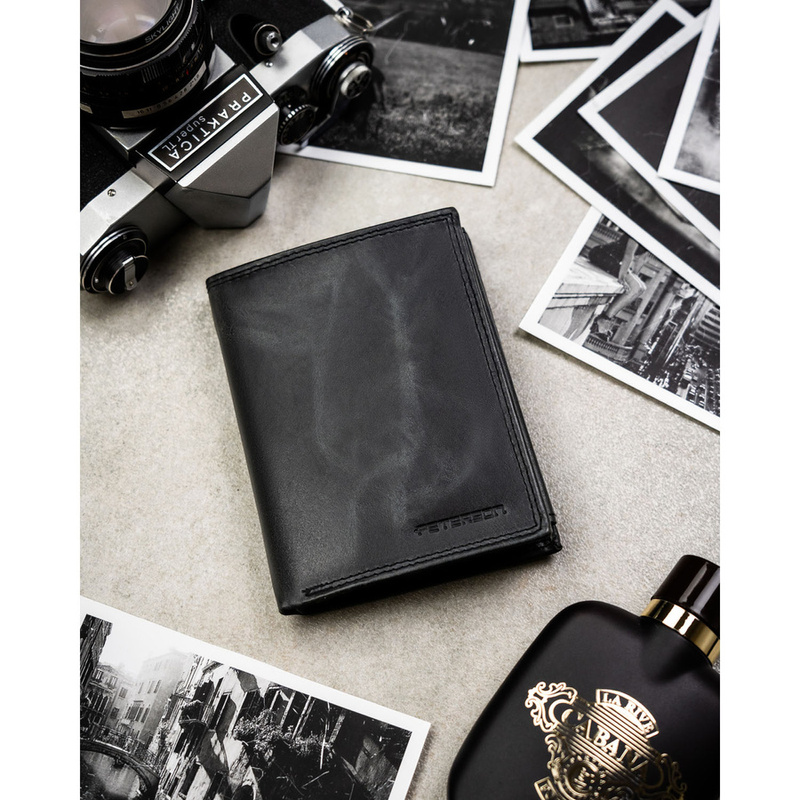 Pionowy, skórzany portfel męski w czarnym kolorze bez zapięcia zewnętrznego - Peterson