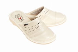 Kapcie damskie Wójciak klin o wysokości 2,5 cm