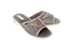 Góralskie wsuwane klapki filcowe kapcie z haftem pw115