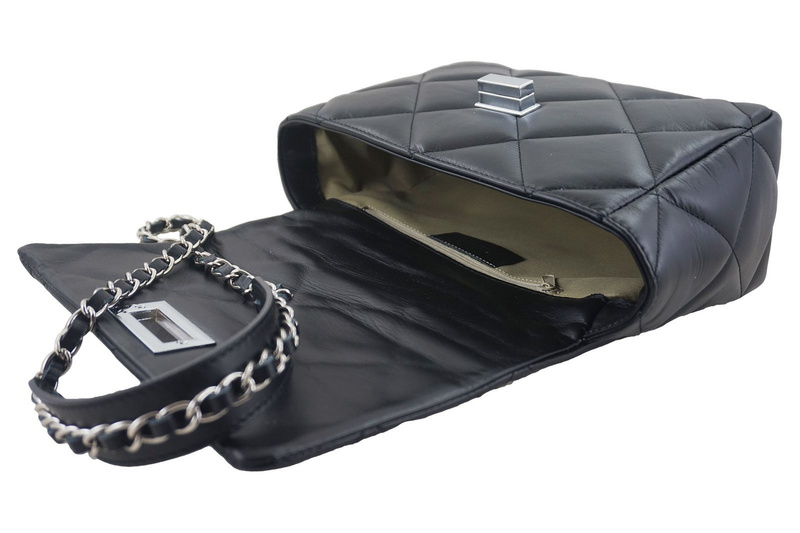 Torebka skórzana pikowana na łańcuszku - Czarna