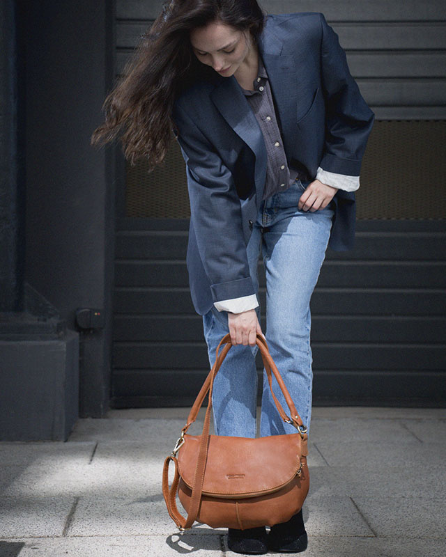 Torebka na ramię listonoszka duża skórzana - MARCO MAZZINI brąz camelowy