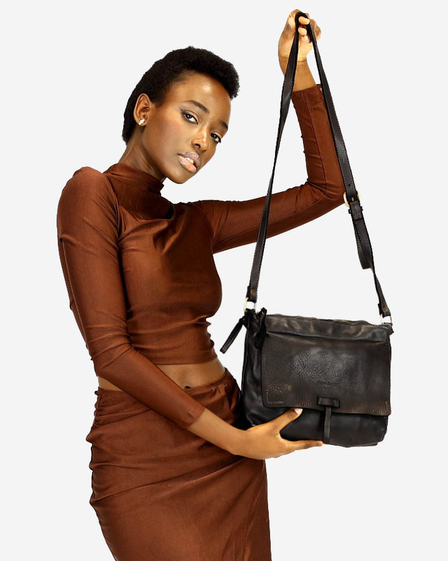 Torebka skórzana listonoszka damska messenger bag - MARCO MAZZINI czarny