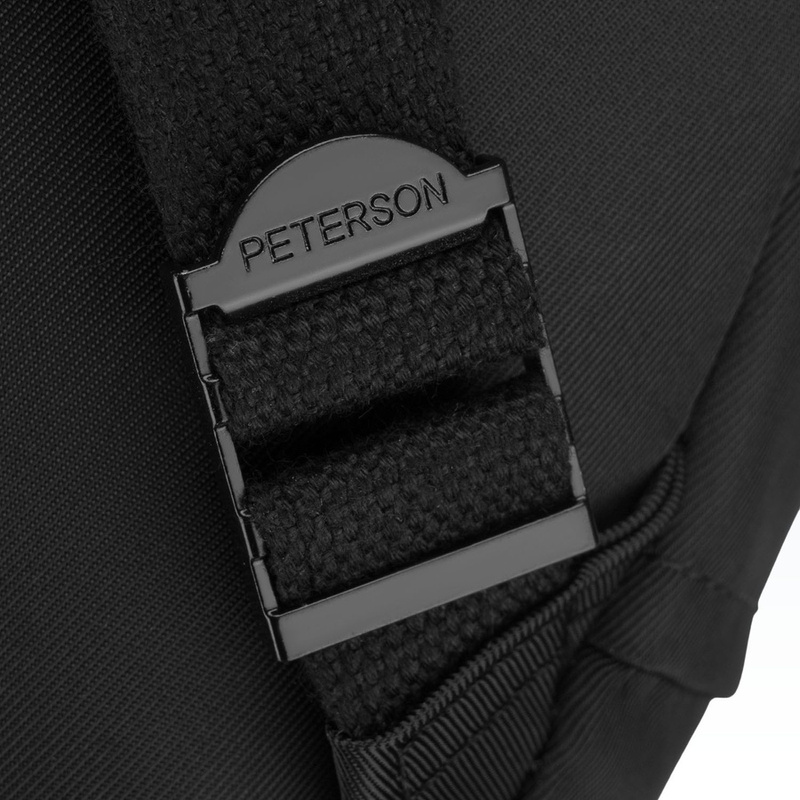 Czarny, duży plecak damski wykonany z poliestru i skóry ekologicznej, zamykany suwakiem - Peterson