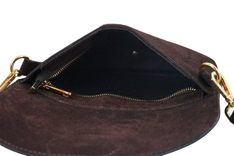 Zamszowa listonoszka na szerokim pasku - Brązowa ciemna