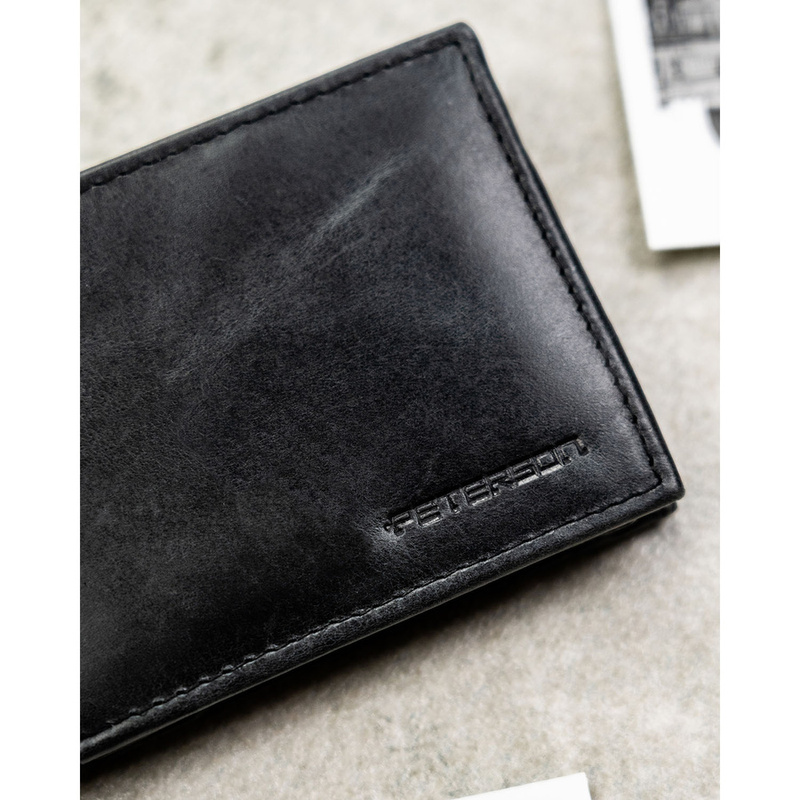 Czarny portfel męski ze skóry naturalnej bez zapięcia zewnętrznego - Peterson