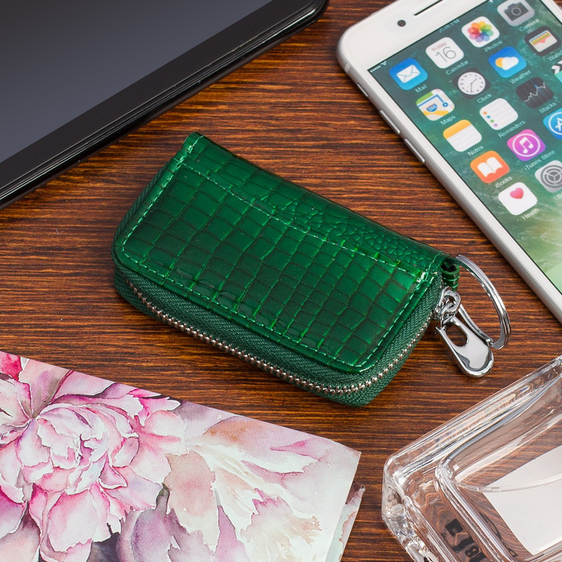 Zielone skórzane etui na klucze damskie pojemne lakier F19