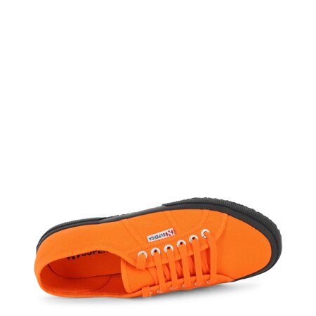 Sneakersy marki Superga model 2750-CotuClassic-S000010 kolor Pomarańczowy. Obuwie uniwersalne. Sezon: Wiosna/Lato